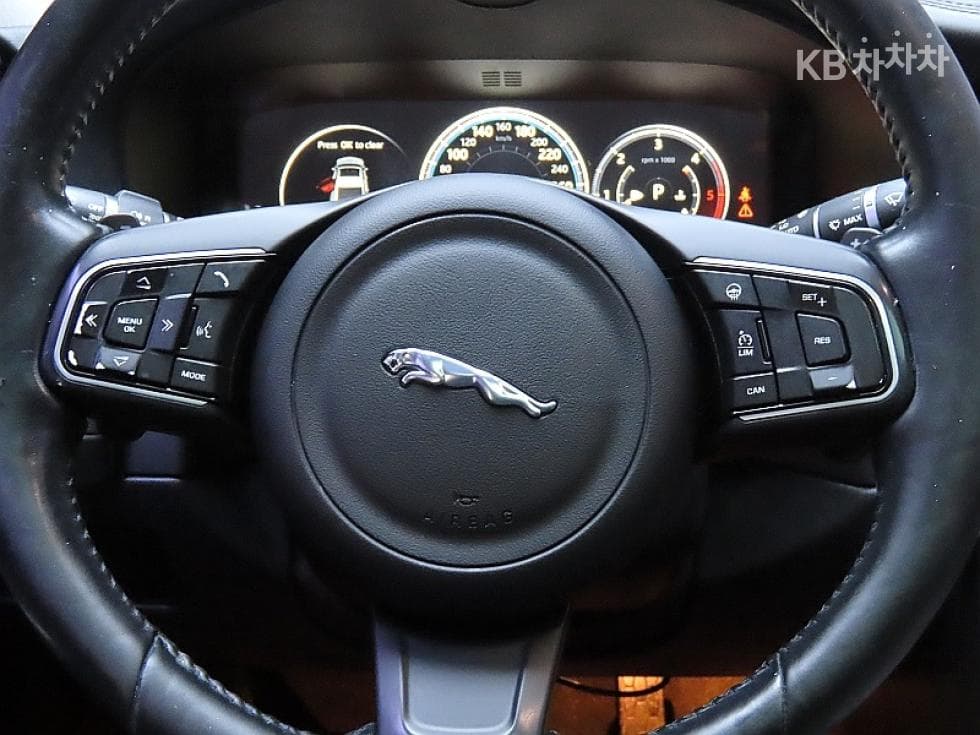 Jaguar All New XF2.0d Portfolio - 16