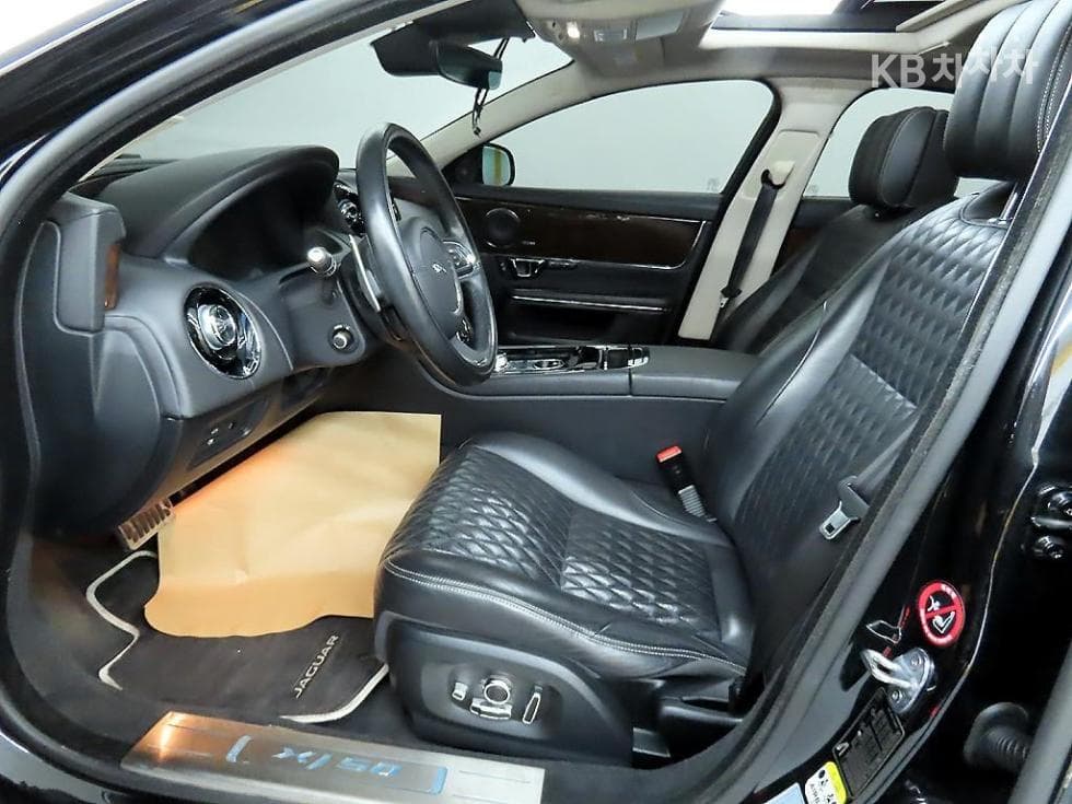 Jaguar All New XJ3.0D Premium Luxury LWB X351 - 5