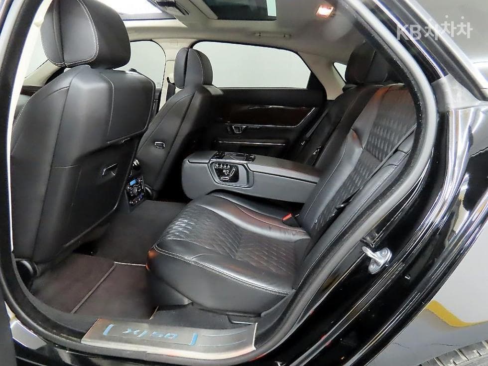 Jaguar All New XJ3.0D Premium Luxury LWB X351 - 6