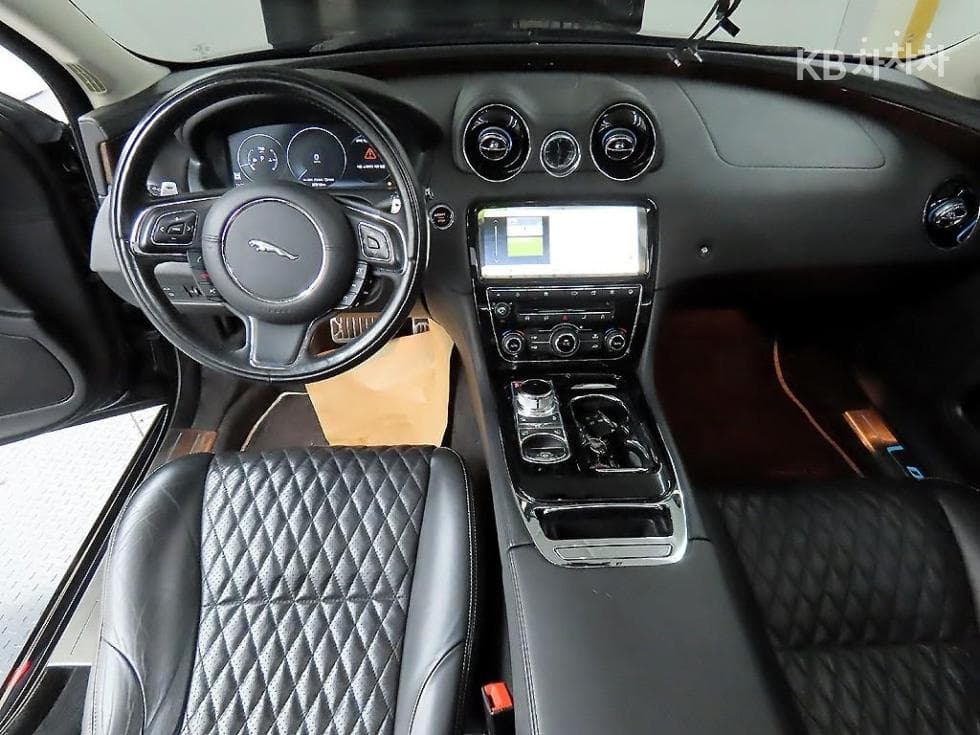 Jaguar All New XJ3.0D Premium Luxury LWB X351 - 7