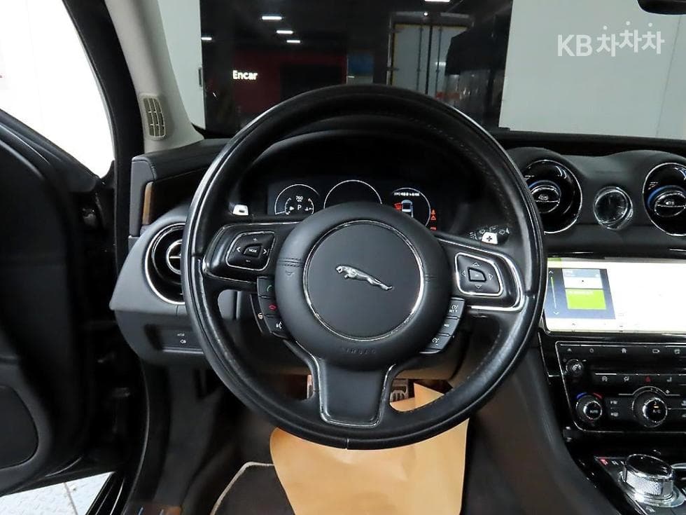 Jaguar All New XJ3.0D Premium Luxury LWB X351 - 9