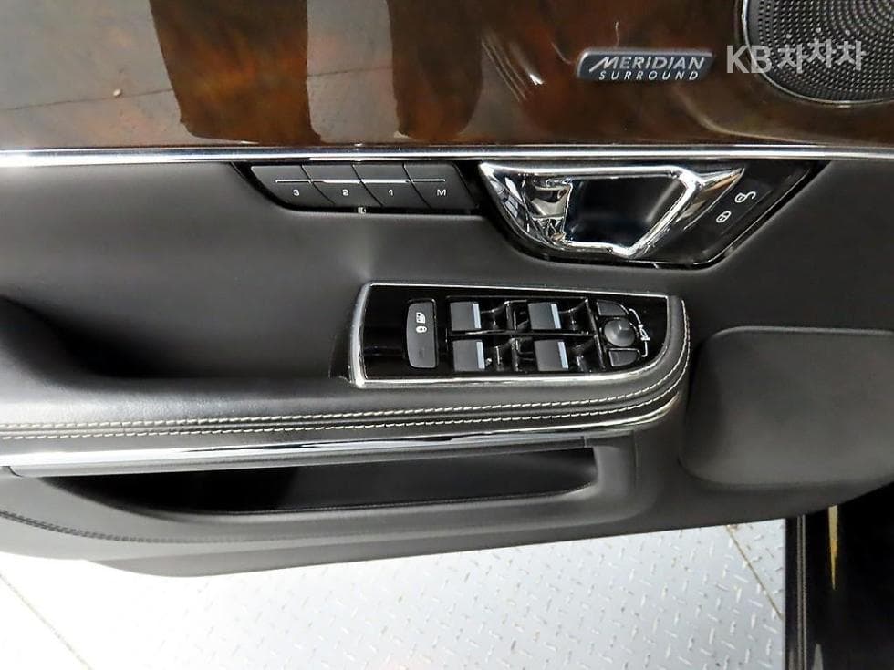 Jaguar All New XJ3.0D Premium Luxury LWB X351 - 11
