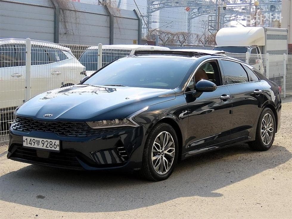 Kia K5 Hybrid 3rd Gen 2.0 HEV Signature - Image 1