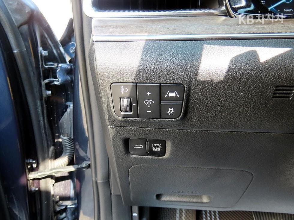 Kia K5 Hybrid 3rd Gen2.0 HEV Signature - 11