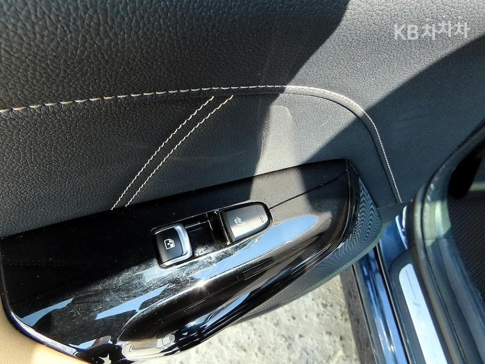 Kia K5 Hybrid 3rd Gen2.0 HEV Signature - 14