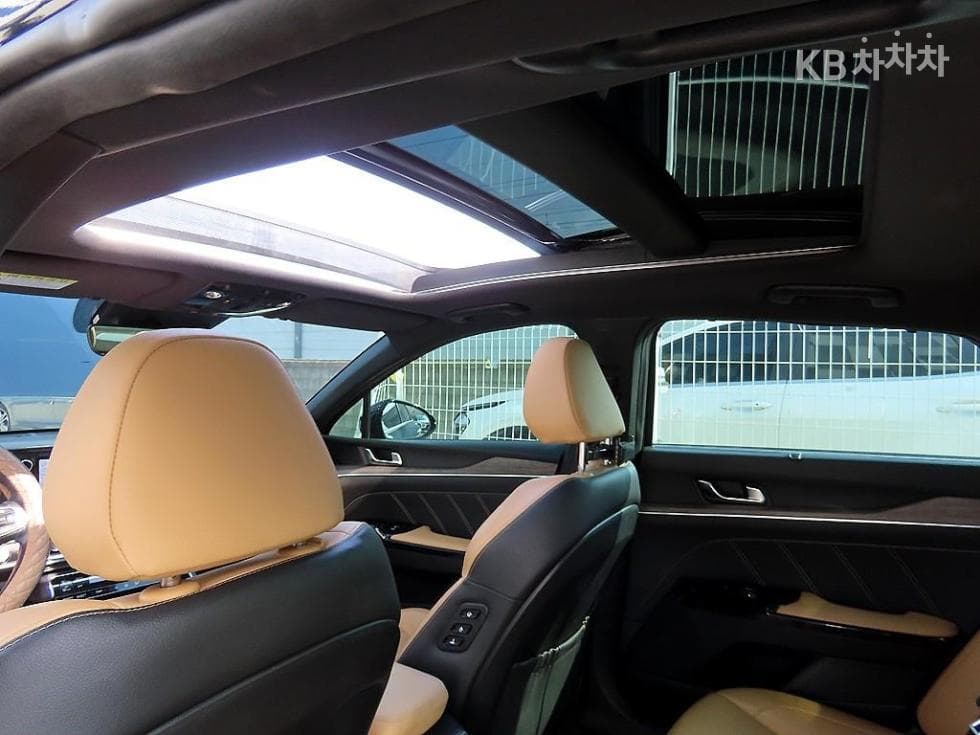 Kia K5 Hybrid 3rd Gen2.0 HEV Signature - 16