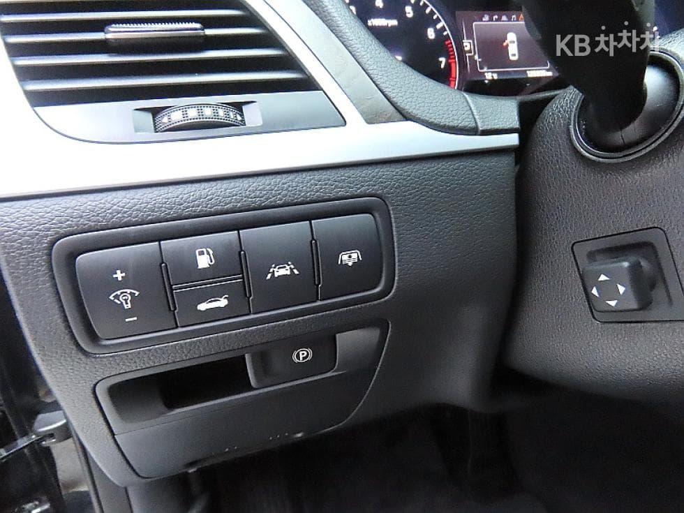 Хюндай ДженезисDHG330 Premium AWD - 12