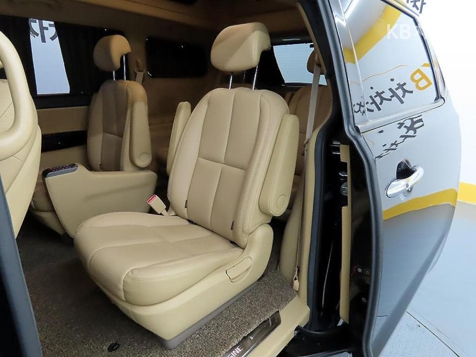Kia The New (facelift) CarnivalHigh Limousine (Carnival) 2.2 Diesel 9-seater Noblesse Special (special feature/edition) - 6
