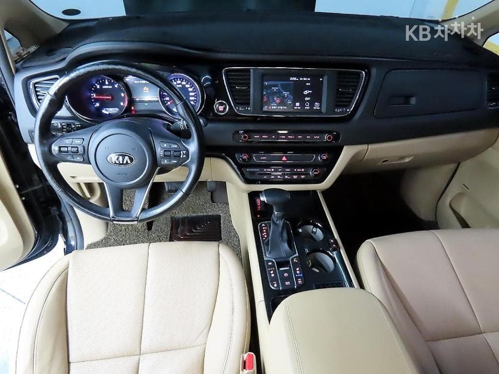 Kia The New (facelift) CarnivalHigh Limousine (Carnival) 2.2 Diesel 9-seater Noblesse Special (special feature/edition) - 7