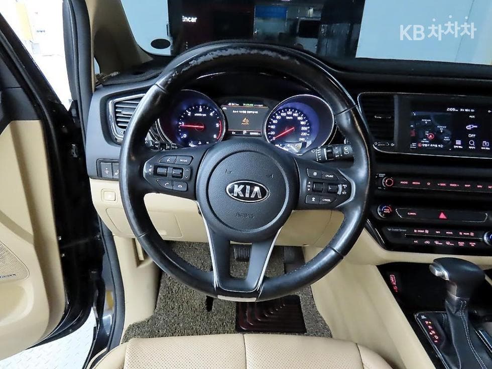 Kia The New (facelift) CarnivalHigh Limousine (Carnival) 2.2 Diesel 9-seater Noblesse Special (special feature/edition) - 9