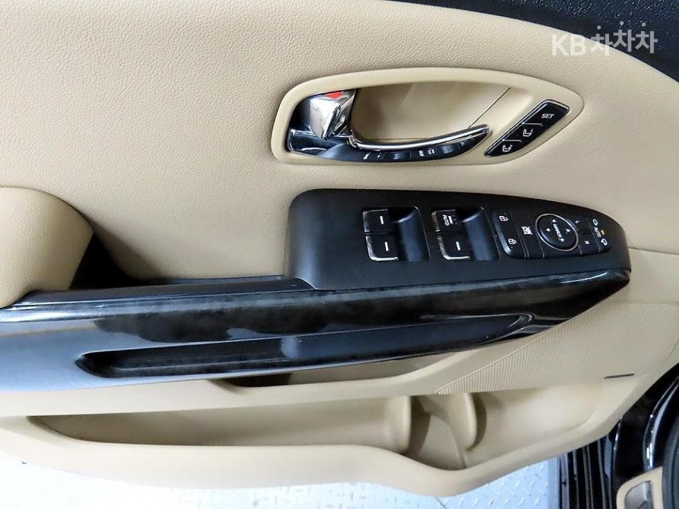 Kia The New (facelift) CarnivalHigh Limousine (Carnival) 2.2 Diesel 9-seater Noblesse Special (special feature/edition) - 11