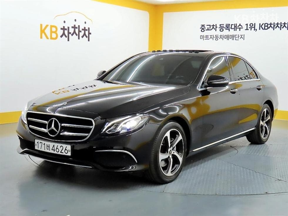 Mercedes-Benz E-Class (W213) E250 Avantgarde - Image 1