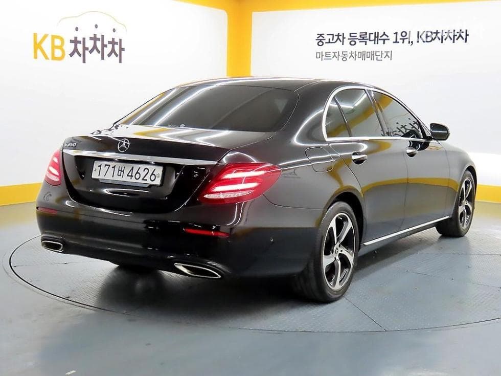 Mercedes-Benz E-Class (W213)E250 Avantgarde - 4