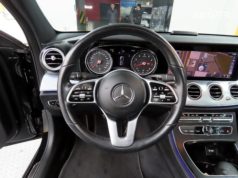 Mercedes-Benz E-Class (W213)E250 Avantgarde - 9
