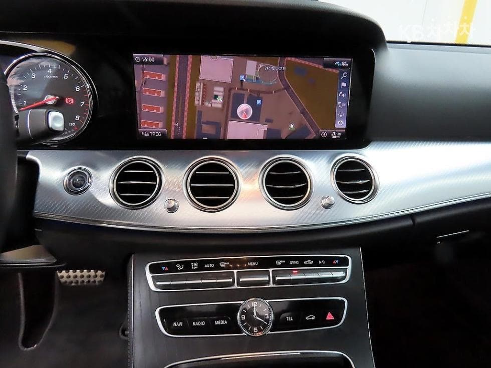 Mercedes-Benz E-Class (W213)E250 Avantgarde - 14