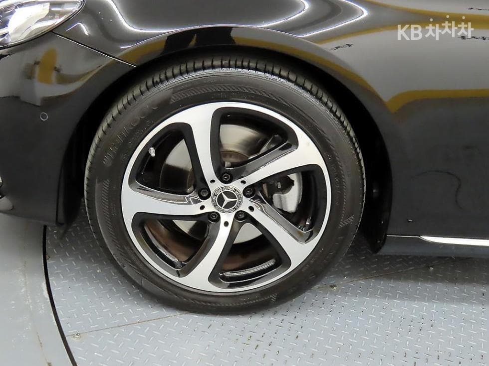 Mercedes-Benz E-Class (W213)E250 Avantgarde - 20