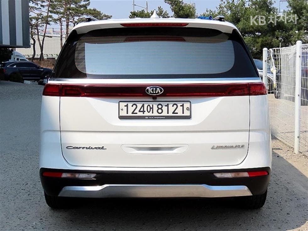 Kia Carnival 4th generationD2.2 7-seater (Limousine) Signature - 4