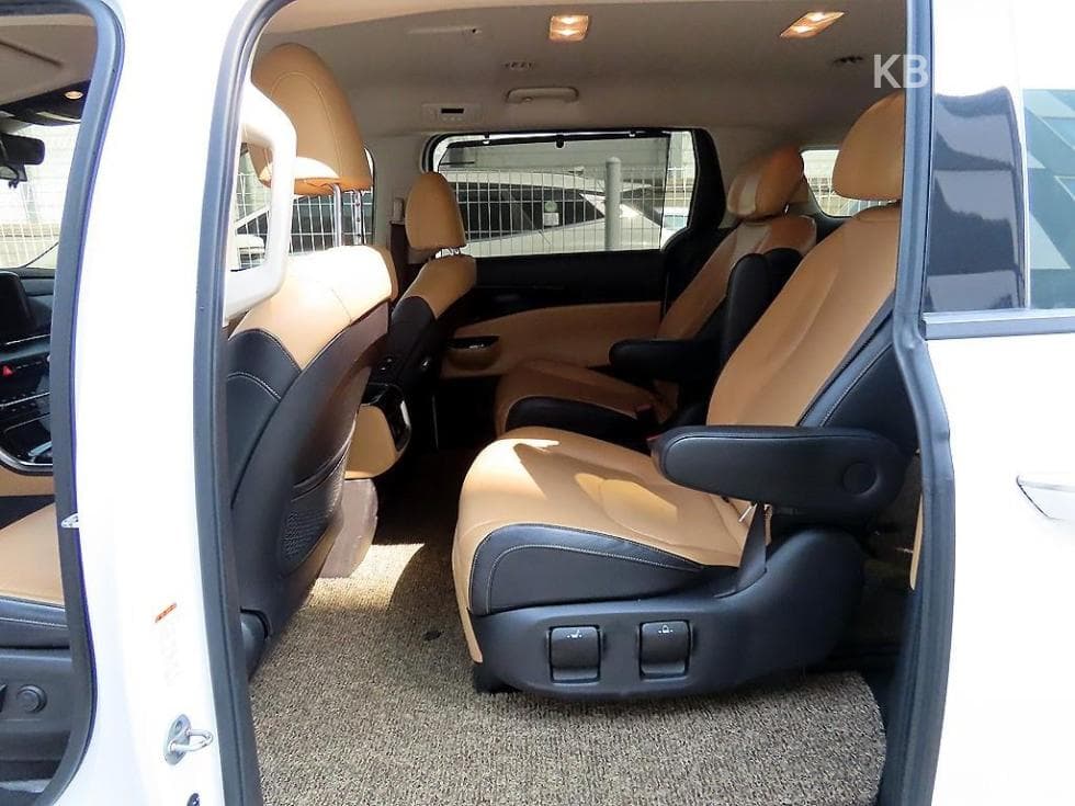Kia Carnival 4th generationD2.2 7-seater (Limousine) Signature - 6
