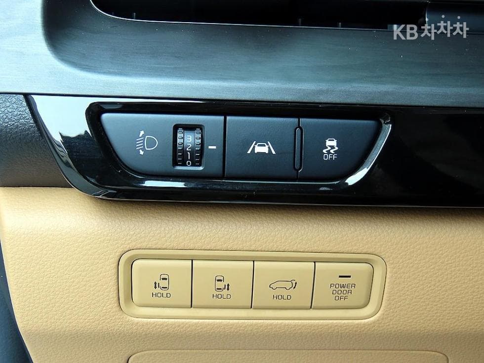 Kia Carnival 4th generationD2.2 7-seater (Limousine) Signature - 12