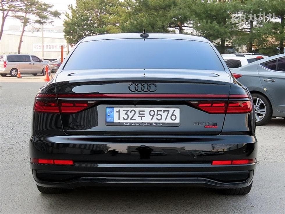 Audi A8 (D5)55 TFSI Quattro LWB - 4