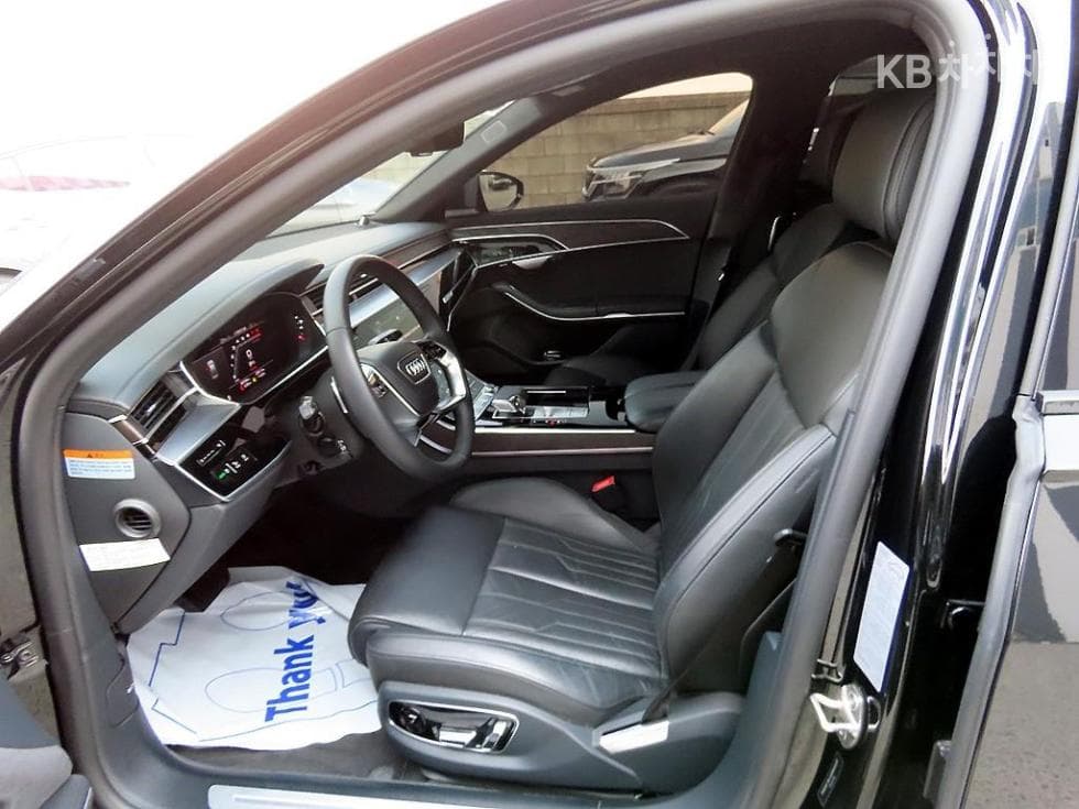 Audi A8 (D5)55 TFSI Quattro LWB - 5