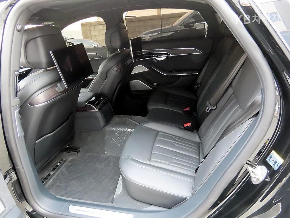 Audi A8 (D5)55 TFSI Quattro LWB - 6
