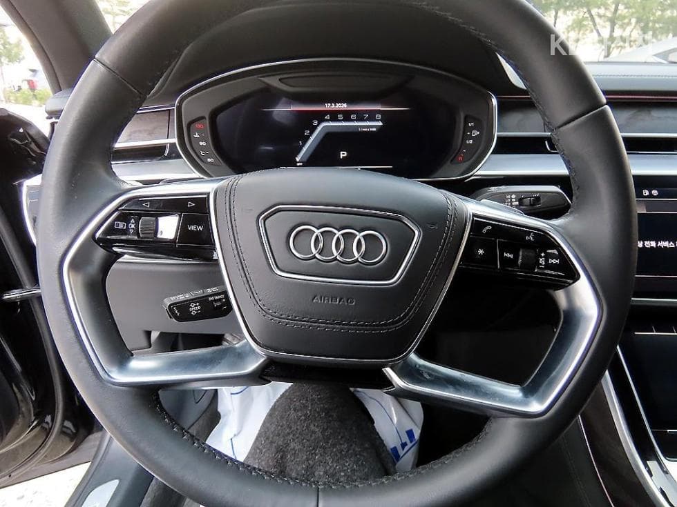 Audi A8 (D5)55 TFSI Quattro LWB - 8