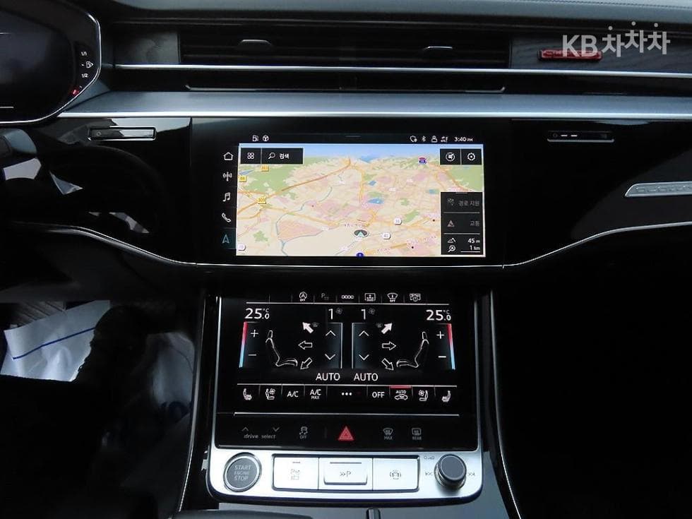 Audi A8 (D5)55 TFSI Quattro LWB - 12