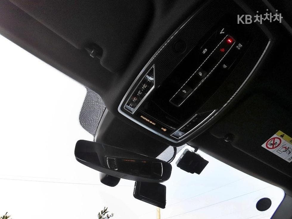 Audi A8 (D5)55 TFSI Quattro LWB - 14