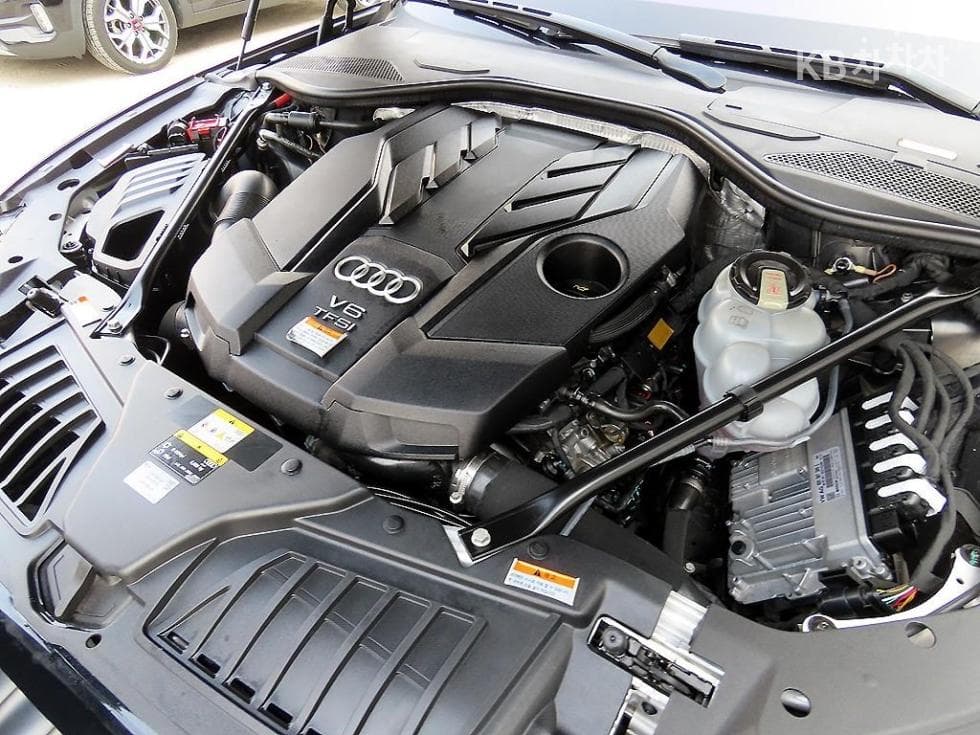 Audi A8 (D5)55 TFSI Quattro LWB - 19