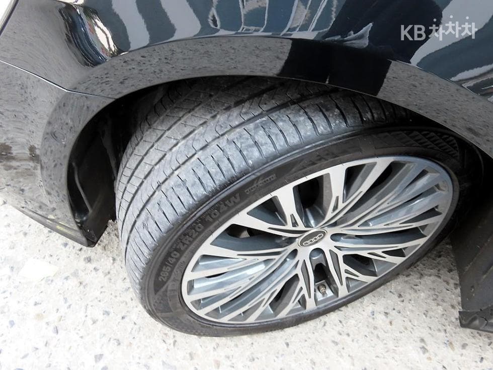 Audi A8 (D5)55 TFSI Quattro LWB - 20