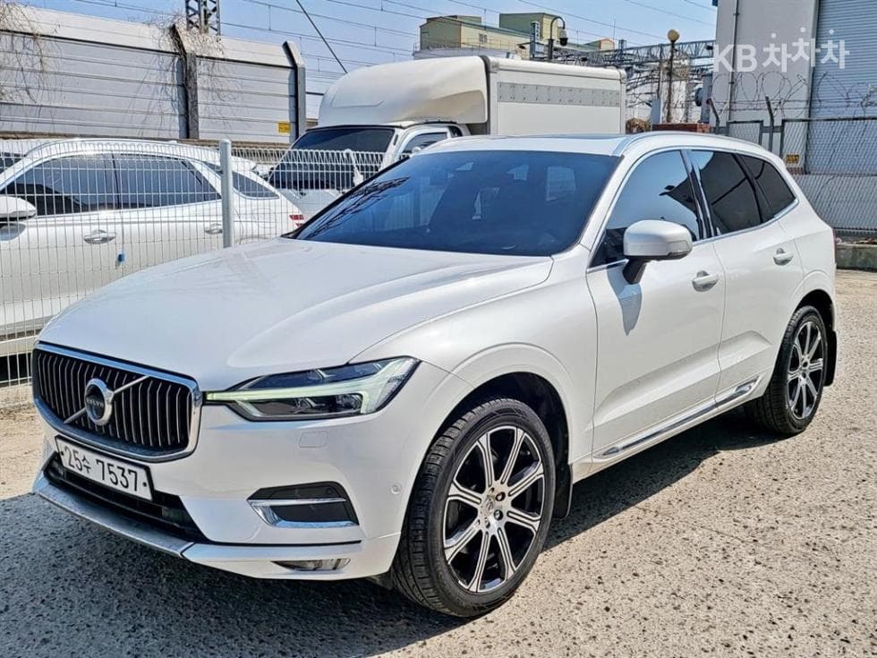 Volvo XC60 D5 2.4 Seater스크립션 - Image 1