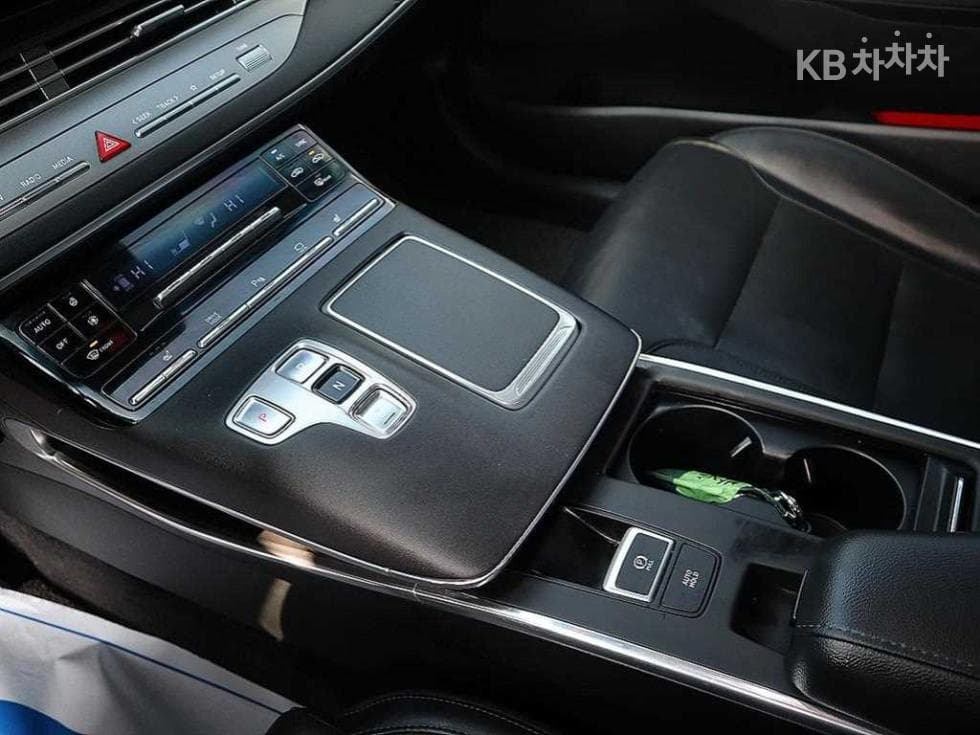 Hyundai The New (facelift) Grandeur (Azera)2.5 Premium - 12
