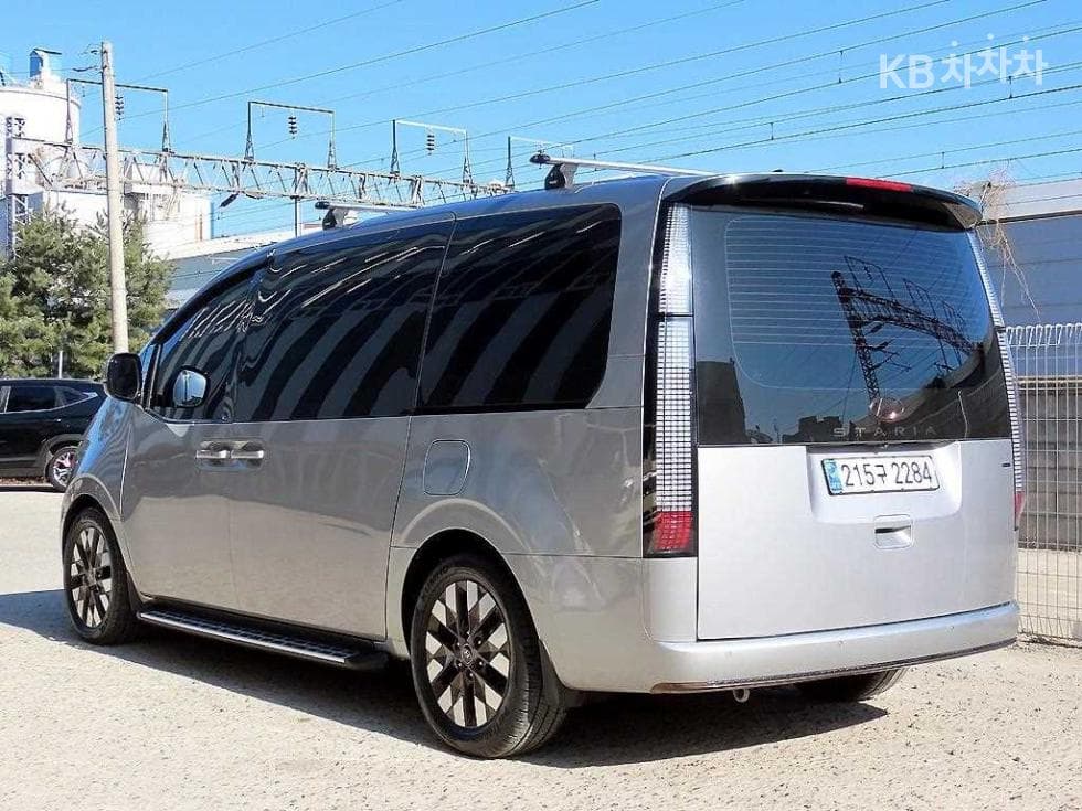 Hyundai Staria Lounge2.2 Lounge 9 AWD Prestige - 3