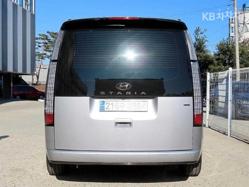 Hyundai Staria Lounge2.2 Lounge 9 AWD Prestige - 4