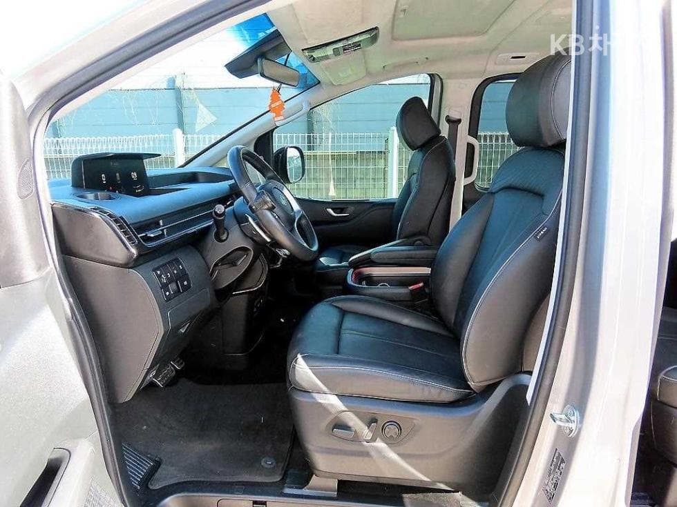 Hyundai Staria Lounge2.2 Lounge 9 AWD Prestige - 5
