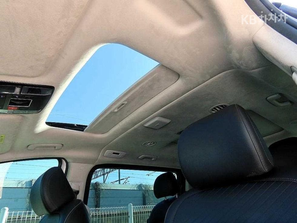 Hyundai Staria Lounge2.2 Lounge 9 AWD Prestige - 17