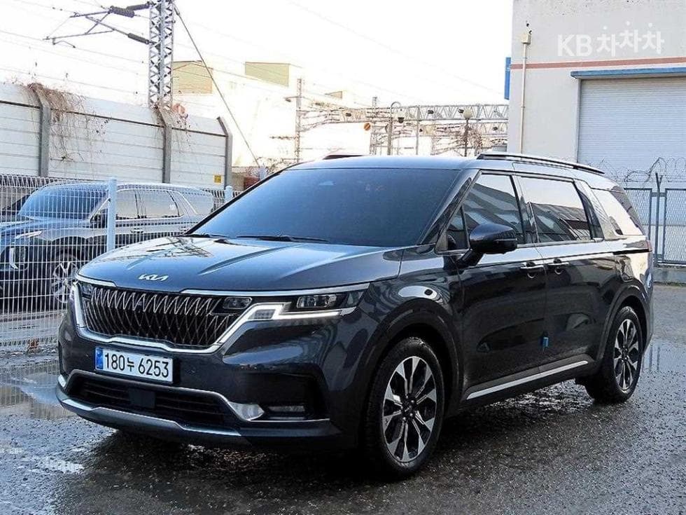 Kia Carnival 4th generation D2.2 9-seater Noblesse - Image 1
