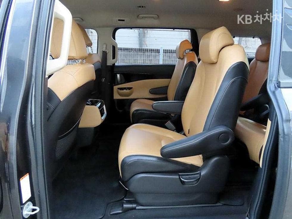 Kia Carnival 4th generationD2.2 9-seater Noblesse - 6
