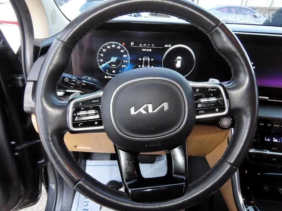 Kia Carnival 4th generationD2.2 9-seater Noblesse - 9