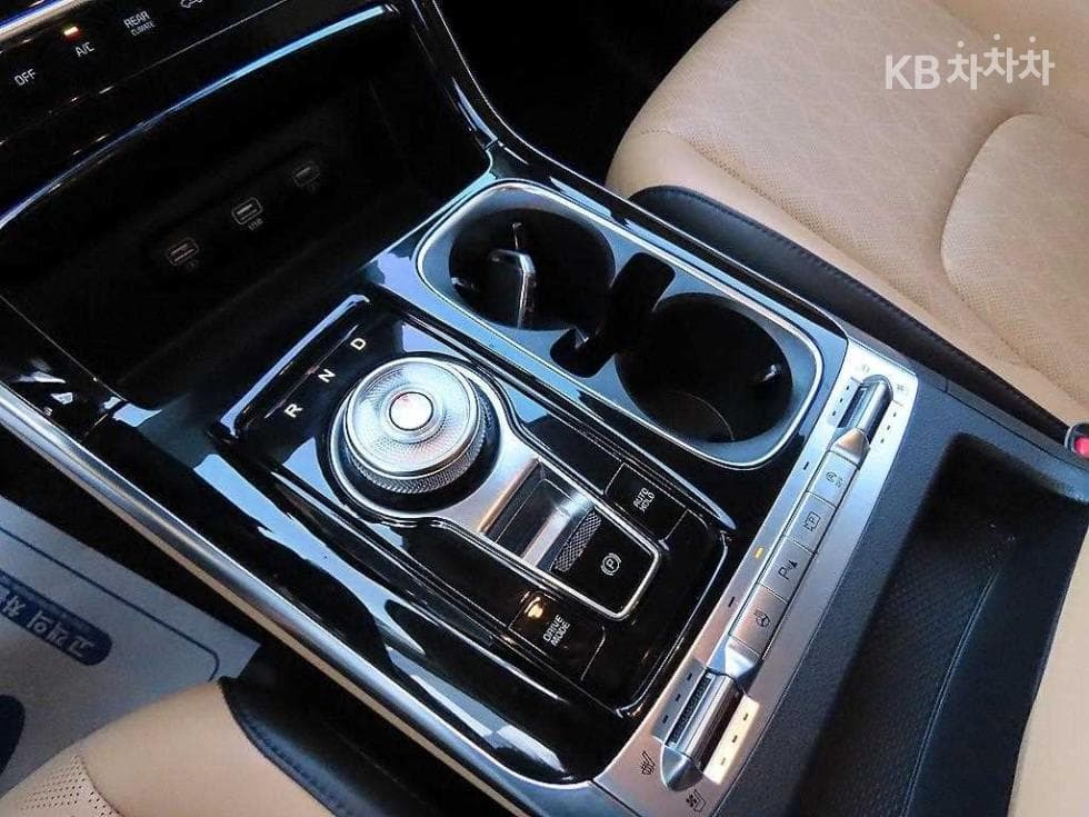 Kia Carnival 4th generationD2.2 9-seater Noblesse - 11