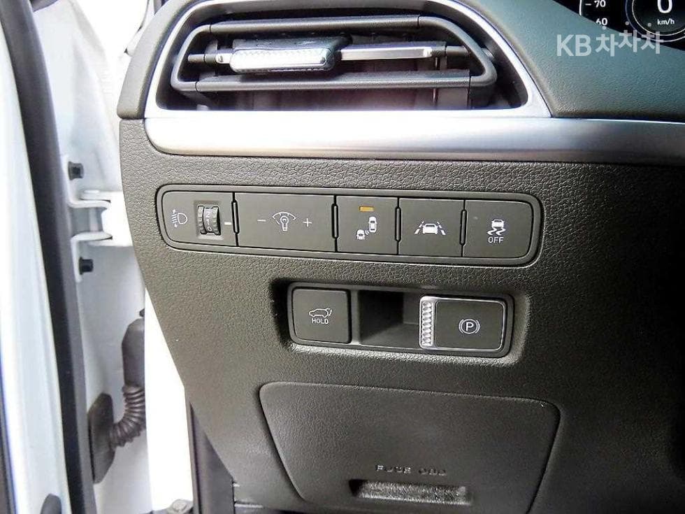 Hyundai Palisade2.2 Diesel 7-seater (Limousine) VIP - 11