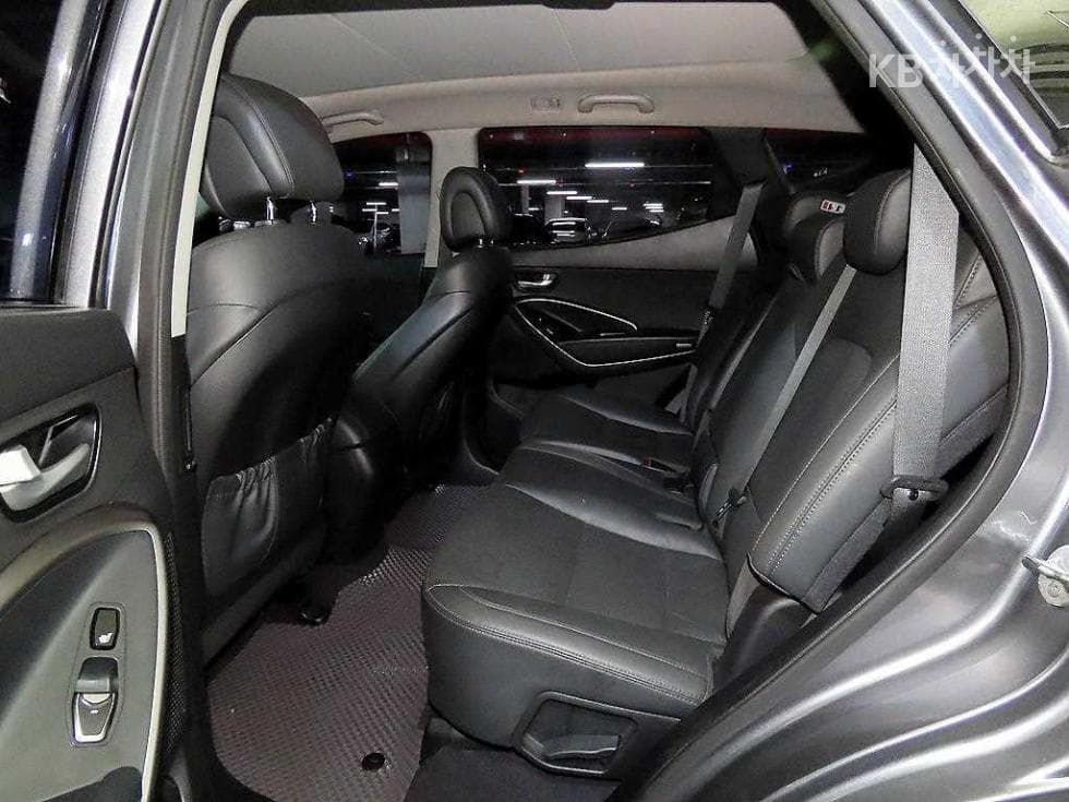 Hyundai Santa Fe The PrimeDiesel Hyundai R-engine 2.0 diesel 2WD 5-seater Premium - 7