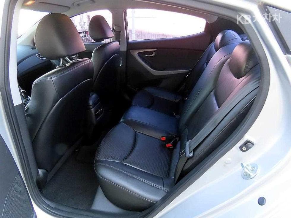 Hyundai The New (facelift) Avante (Elantra)1.6 VGT Modern Standard - 6