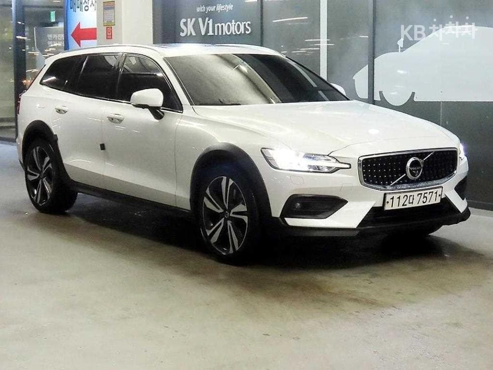 Volvo V60 CC(Second generation) T5 AWD Pro - Image 1