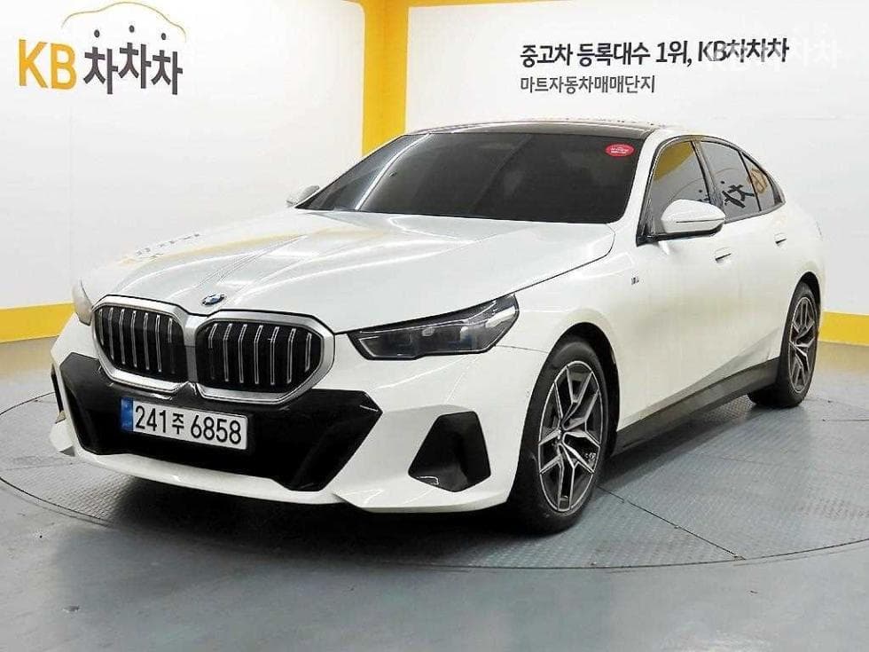 BMW New5 Series(G60) 520i Standard - Image 1