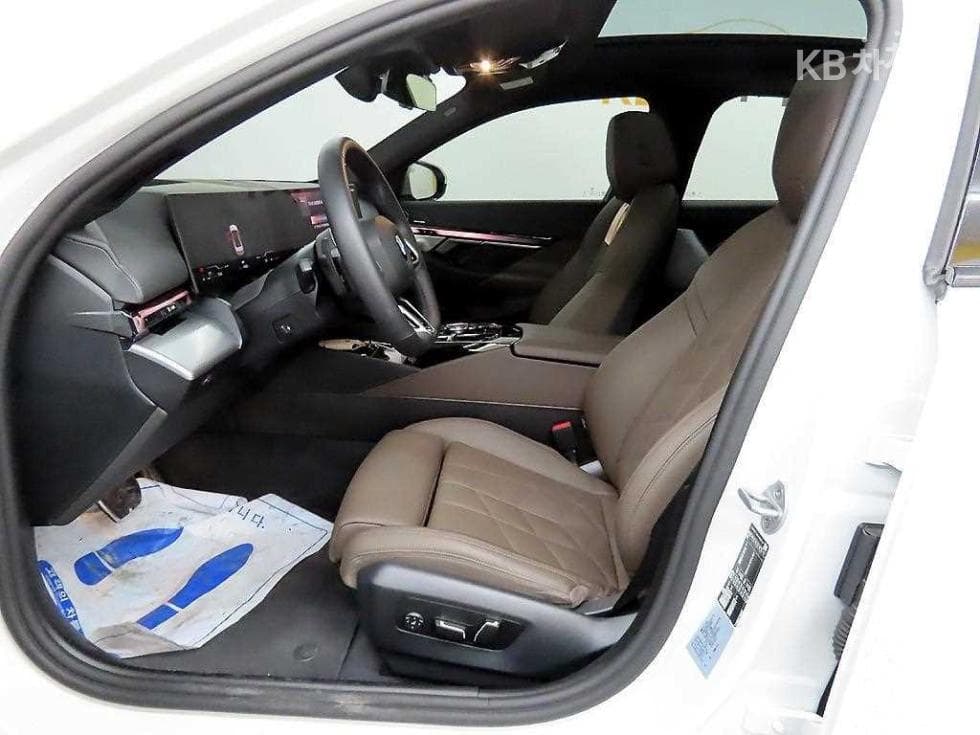 BMW New5 Series(G60)520i Standard - 5