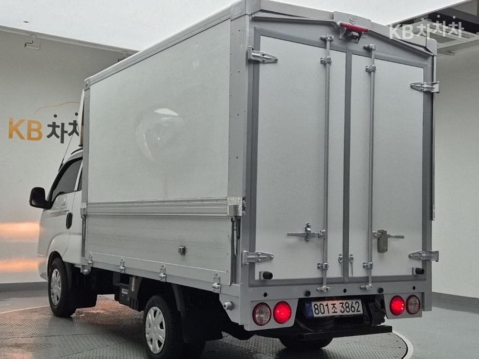 Киа The New (фейслифт) Бонго 3 (лек)Wing Body 1 тон 전동모터식 Королевска кабина Удължено междуосие GL - 2