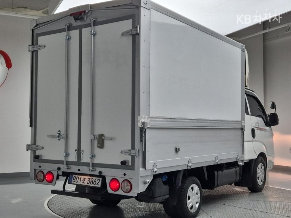 Киа The New (фейслифт) Бонго 3 (лек)Wing Body 1 тон 전동모터식 Королевска кабина Удължено междуосие GL - 3