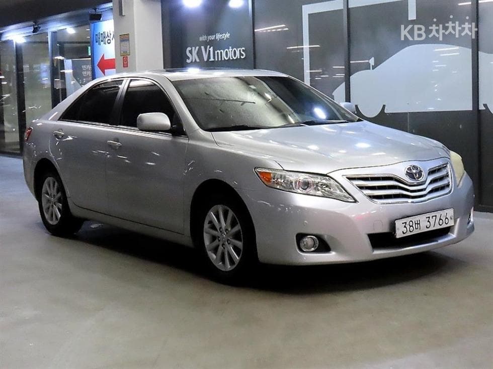 Toyota Camry XLE - Image 1